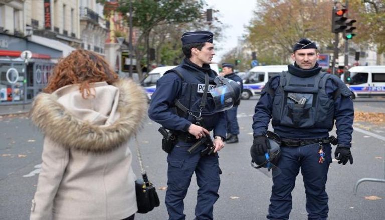 شرطة باريس قرب موقع الحادثة
