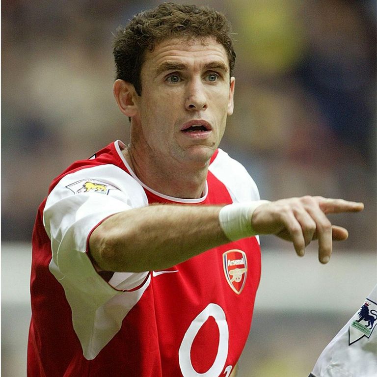 آرون رامسي لاعب وسط أرسنال