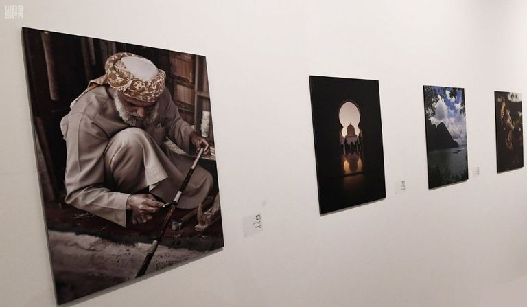 جانب من معرض مسك للفنون بمشاركة 100 فنانة سعودية