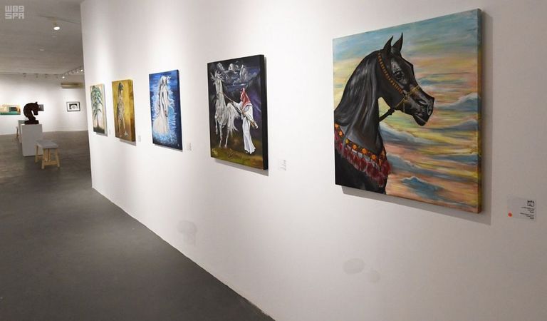 جانب من معرض مسك للفنون بمشاركة 100 فنانة سعودية