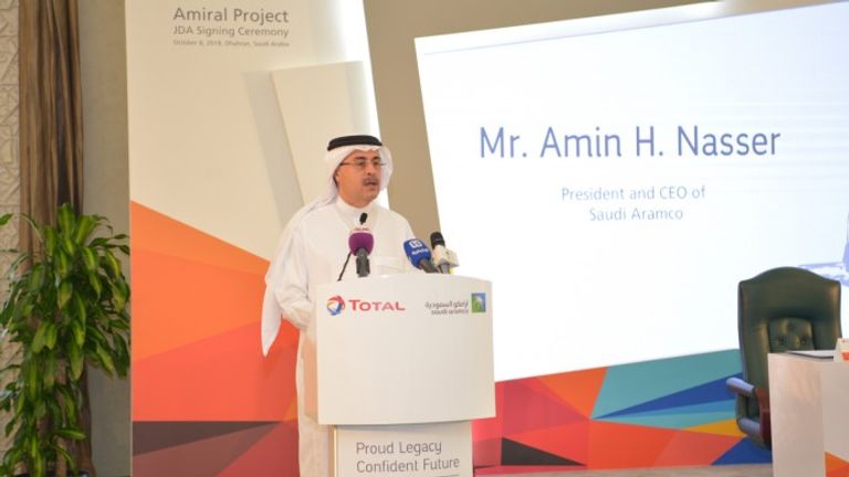 شركة أرامكو تطور مشروعاتها بالتعاون مع توتال