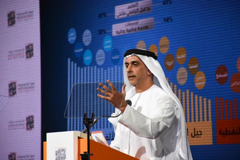 الفريق الشيخ سيف بن زايد آل نهيان خلال إلقاء كلمته