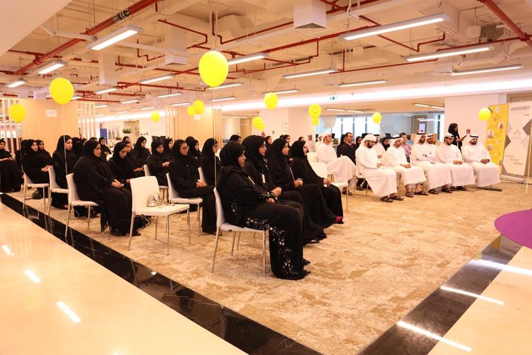 شاب إماراتي يدشن مؤسسة  