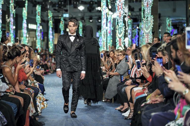 عرض أزياء الرجالية