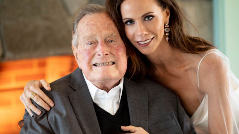 حضر الحفل 20 شخصا فقط من العائلة