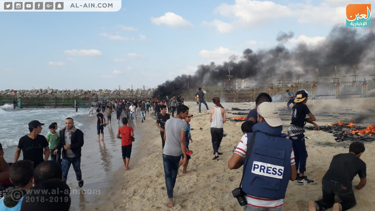 قوات الاحتلال تطلق قنابل الغاز تجاه الفلسطينيين