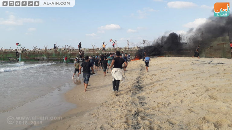 قوات الاحتلال تطلق قنابل الغاز تجاه الفلسطينيين