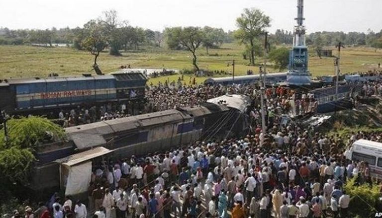 مقتل 5 في خروج قطار عن القضبان بالهند