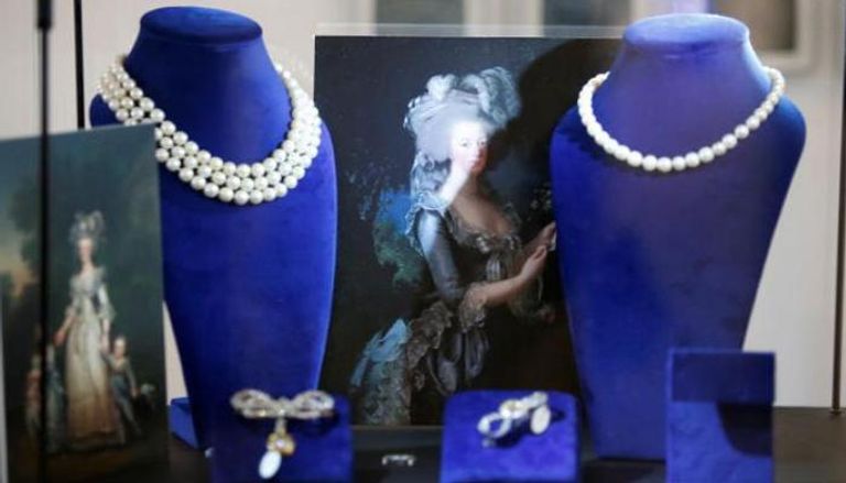 مجموعة مجوهرات الملكة الفرنسية الشهيرة ماري أنطوانيت