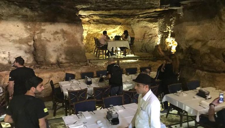 كهف عمره 65 مليون عام يتحول لمطعم في الأردن