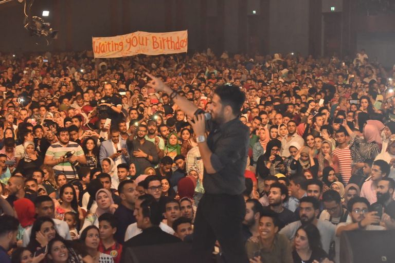 المطرب المصري محمد حماقي في جامعة الإسكندرية