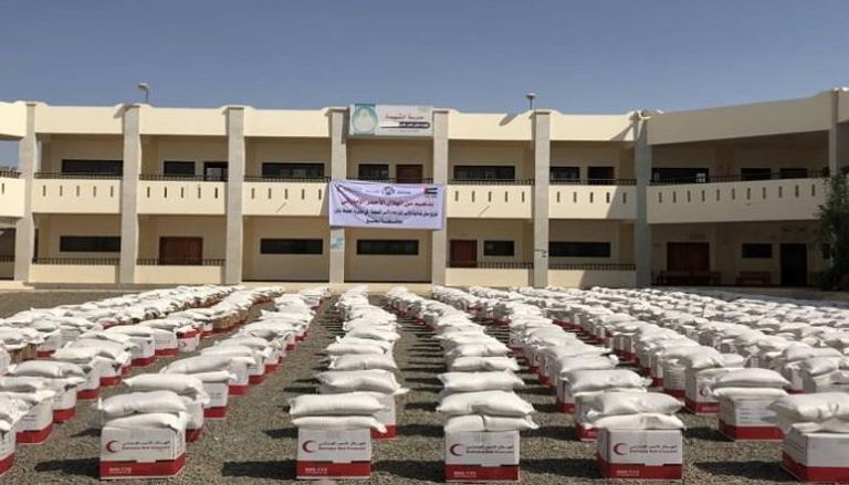 مساعدات الهلال الأحمر الإماراتي لأهالي الحوطة وتبن 