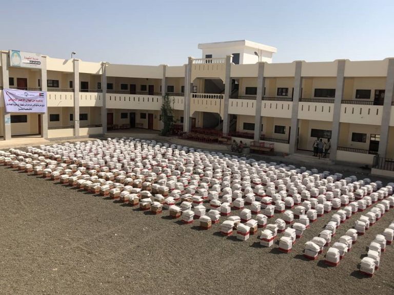 مساعدات الهلال الأحمر الإماراتي لأهالي الحوطة وتبن 