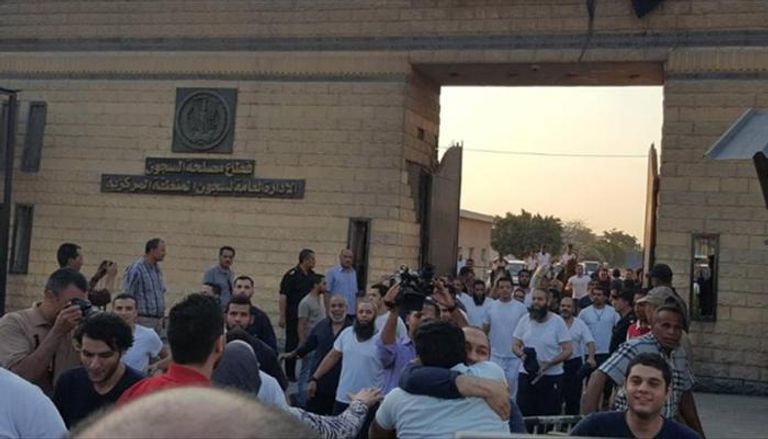 الداخلية المصرية تفرج عن 772 سجينا بمناسبة احتفالات 6 أكتوبر 