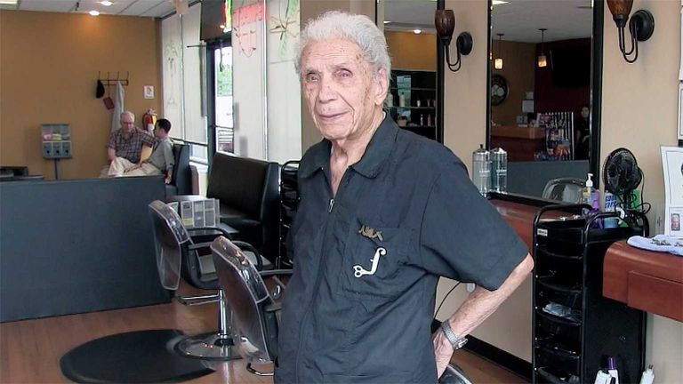 أكبر حلاق في العالم