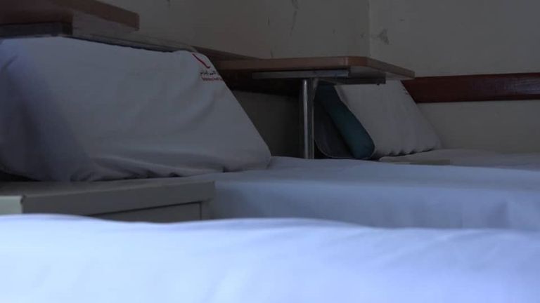 الهلال الأحمر الإماراتي يفتتح قسم الحميات الباطنية بمستشفى في تعز