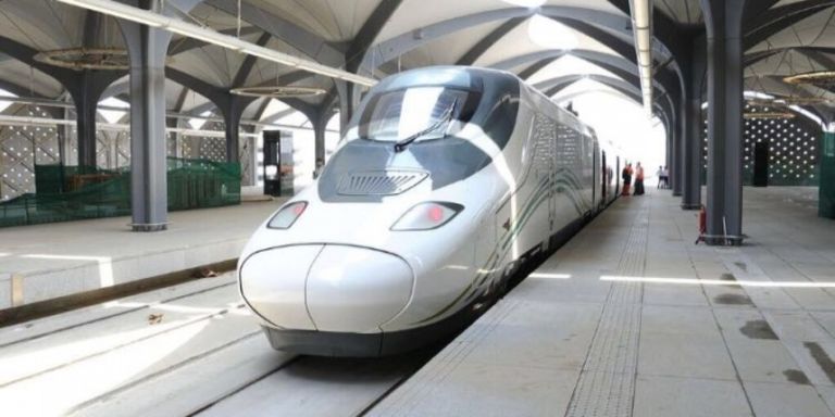 بدء الرحلات التجارية للقطار فائق السرعة بين مكة والمدينة