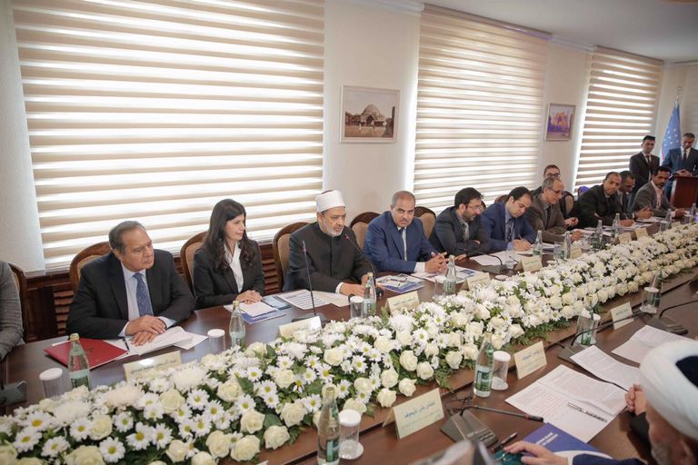 منح شيخ الأزهر الدكتوراه الفخرية من أكاديمية أوزبكستان الإسلامية 