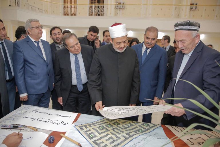 منح شيخ الأزهر الدكتوراه الفخرية من أكاديمية أوزبكستان الإسلامية 