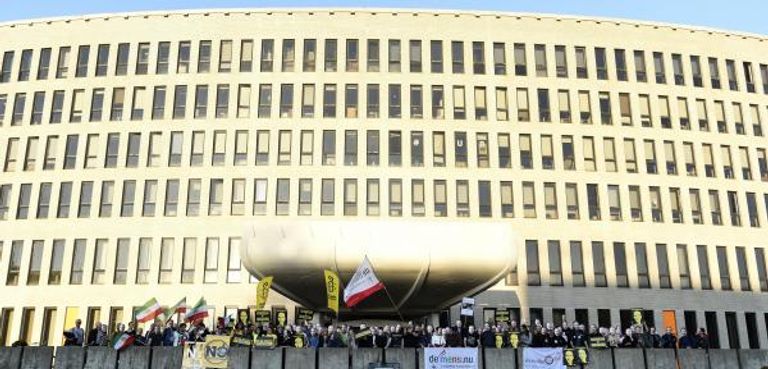 مسيرات حاشدة في بروكسل تنديداً بالحكم على أستاذ الجامعة بالإعدام