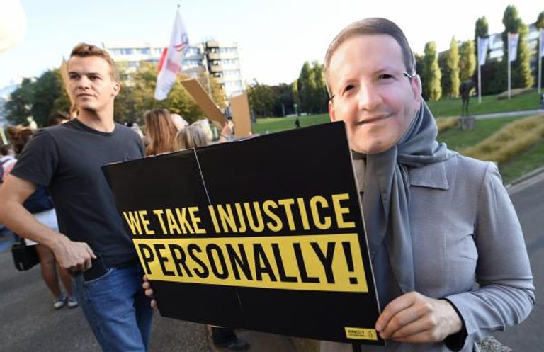 مسيرات حاشدة في بروكسل تنديداً بالحكم على أستاذ الجامعة بالإعدام