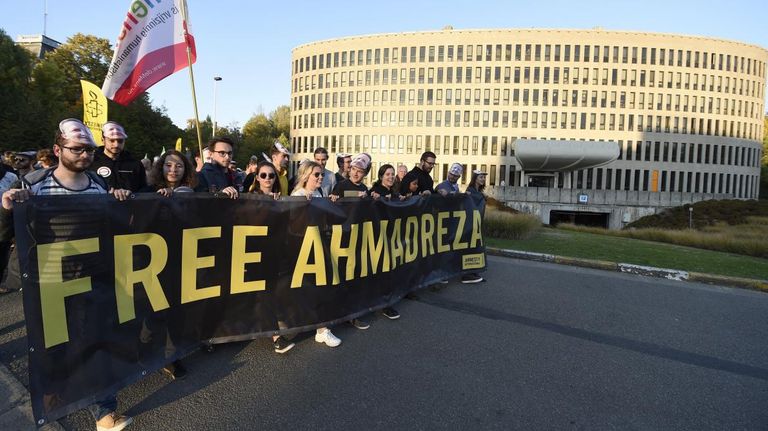 مسيرات حاشدة في بروكسل تنديداً بالحكم على أستاذ الجامعة بالإعدام