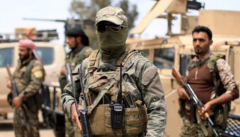 عناصر من قوات سوريا الديمقراطية في محافظة دير الزور- رويترز