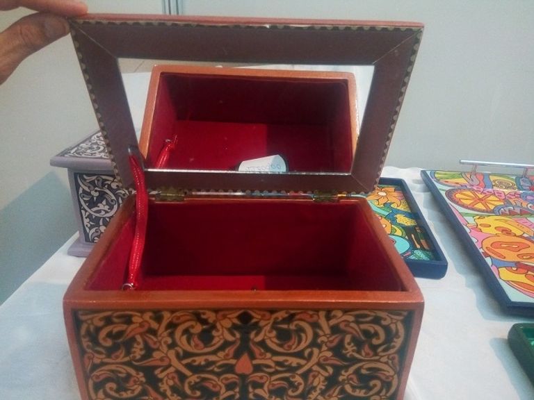 صناعة تقليدية جزائرية قديمة من الخشب صناعة تقليدية جزائرية قديمة من الخشب