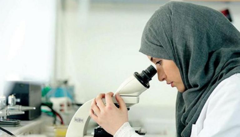 الدكتورة ليلى الموسوي اختصاصية في علم الأحياء تكرمها اليونسكو