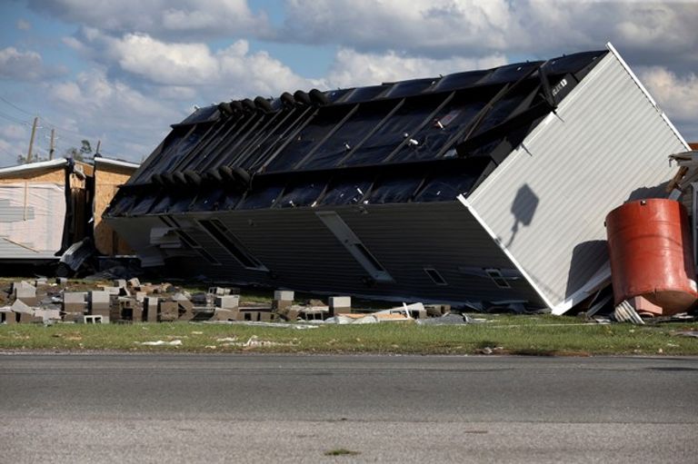 الإعصار مايكل يخلف أضرارا كبيرة في بلدة مكسيكو بيتش