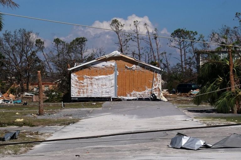 الإعصار مايكل يخلف أضرارا كبيرة في بلدة مكسيكو بيتش