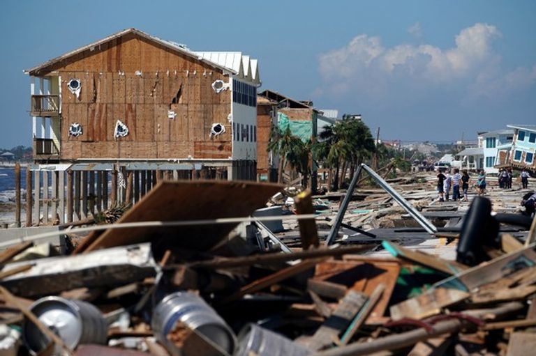 الإعصار مايكل يخلف أضرارا كبيرة في بلدة مكسيكو بيتش