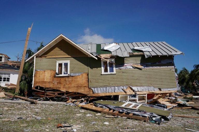 الإعصار مايكل يخلف أضرارا كبيرة في بلدة مكسيكو بيتش