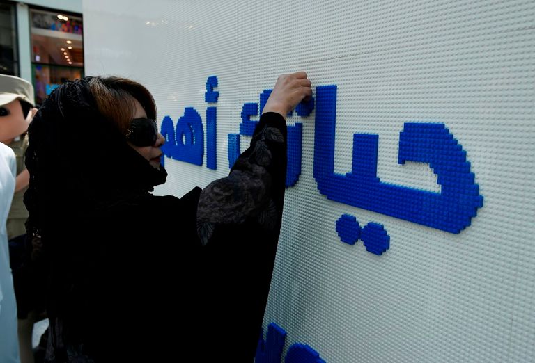 "طرق دبي" تدخل موسوعة "جينيس" بأكبر رسالة توعوية في العالم