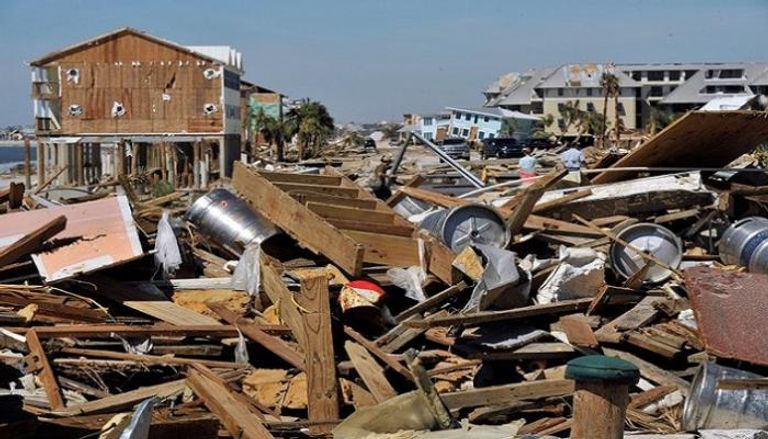 الإعصار مايكل يخلف أضرارا كبيرة في بلدة مكسيكو بيتش