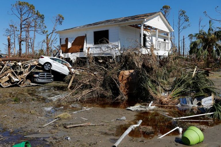 الإعصار مايكل يخلف أضرارا كبيرة في بلدة مكسيكو بيتش