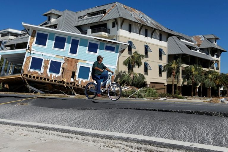 الإعصار مايكل يخلف أضرارا كبيرة في بلدة مكسيكو بيتش