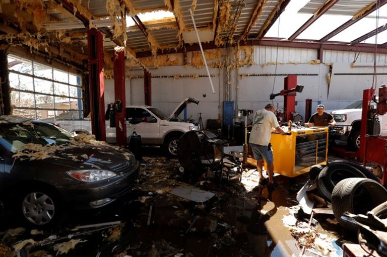 الإعصار مايكل يخلف أضرارا كبيرة في بلدة مكسيكو بيتش