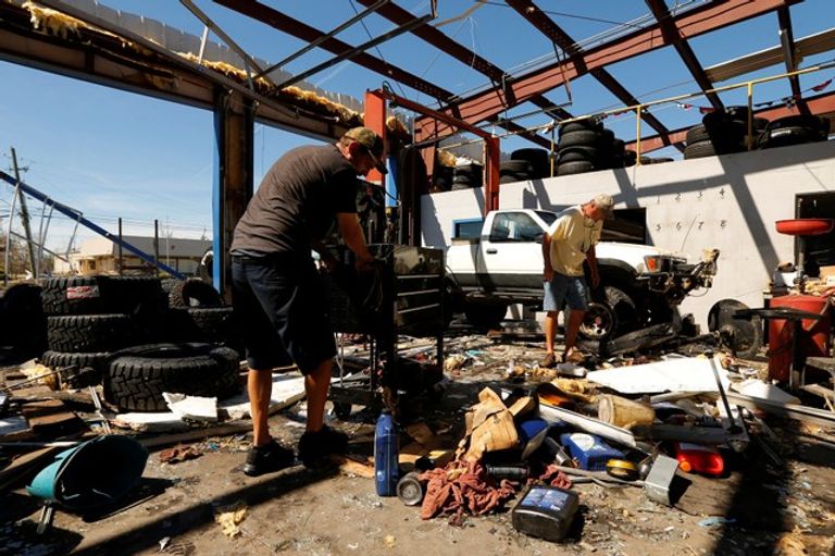 الإعصار مايكل يخلف أضرارا كبيرة في بلدة مكسيكو بيتش