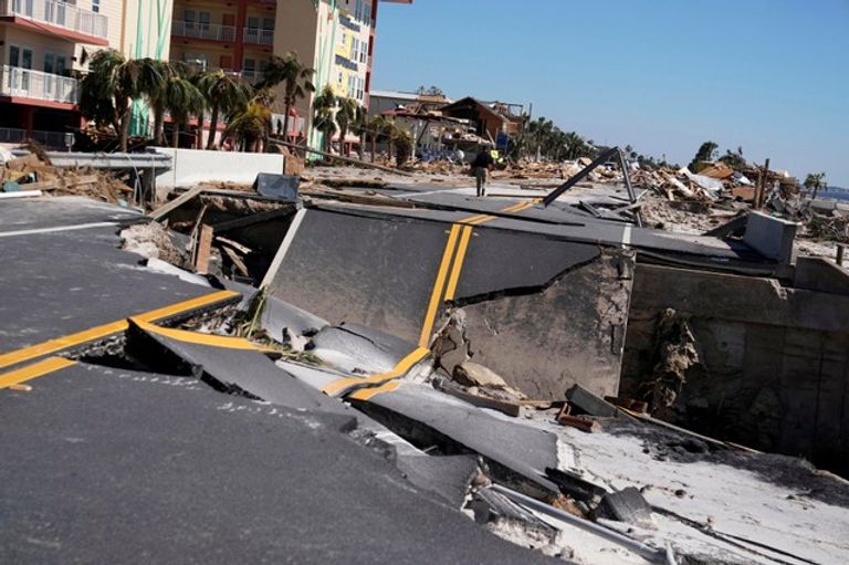 الإعصار مايكل يخلف أضرارا كبيرة في بلدة مكسيكو بيتش