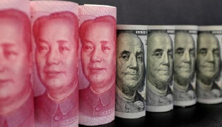 عملات من الدولار واليوان الصيني - رويترز