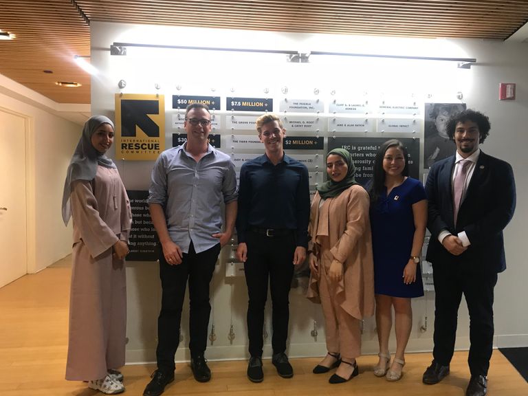 وفد مجلس دبي للشباب