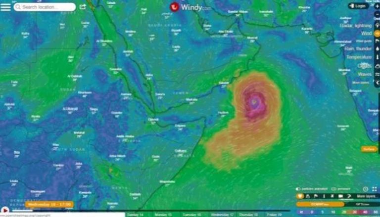 الإعصار المداري "لبان" يمر بعيدا عن الإمارات