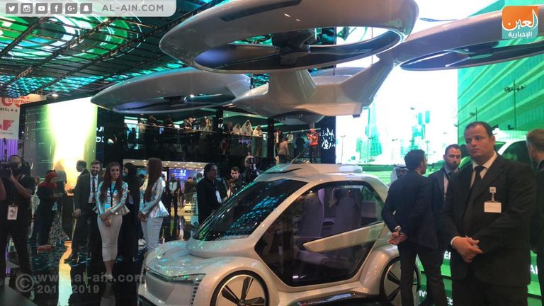 تعرض عدد من الشركات والجهات أحدث ابتكاراتها في