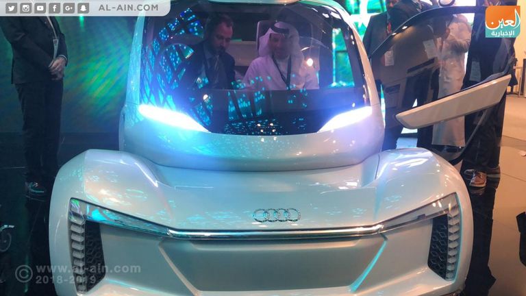 تعرض عدد من الشركات والجهات أحدث ابتكاراتها في