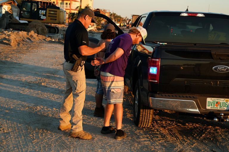 تضاؤل آمال العثور على ناجين من إعصار مايكل