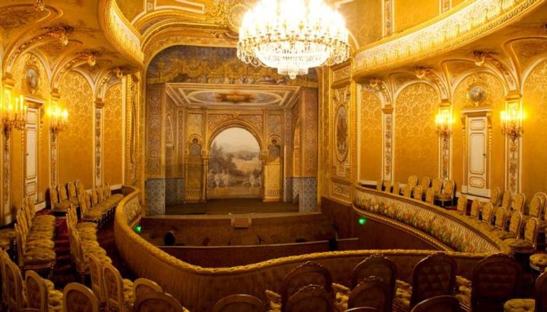 مسرح الشيخ خليفة بن زايد بباريس