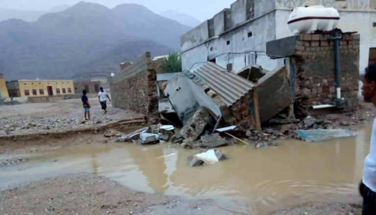 إجلاء أكثر من 2000 أسرة يمنية بسبب العاصفة لبان