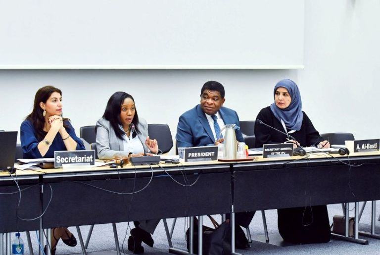 عفراء راشد البسطي وعلياء سليمان الجاسم خلال الفعاليات