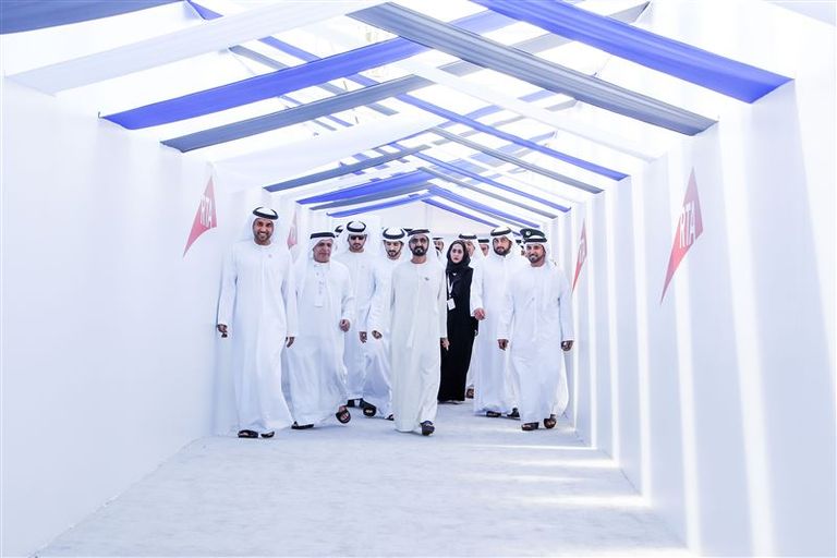 محمد بن راشد يطلع على سير العمل في مشروع مسار 2020 لمترو دبي